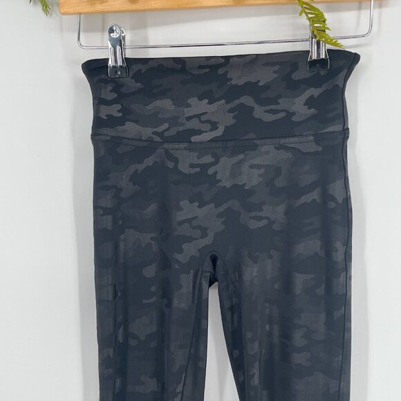 SPANX Faux Leather Camo Leggings Size XS - Picture 7 of 12